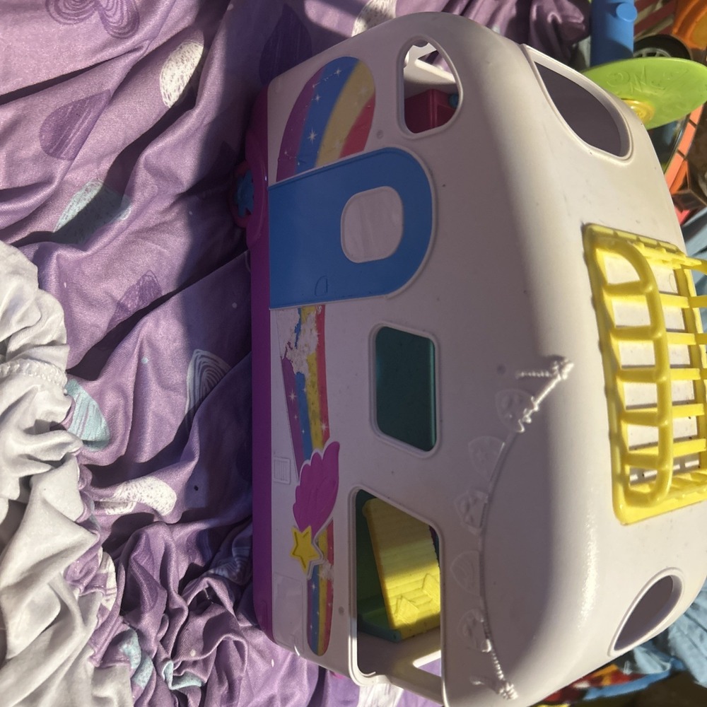Shopkins Happy Places Rainbow Beach Camper Van